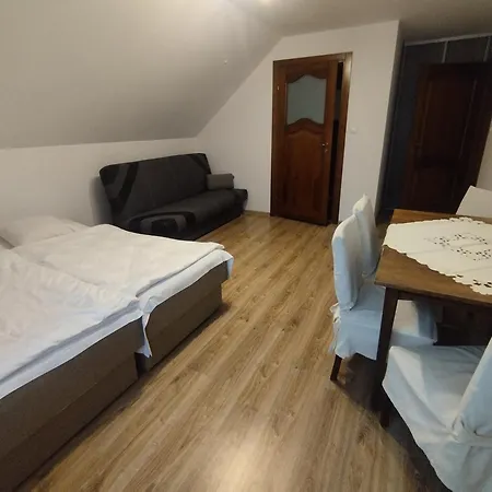 Zakatek Pod Grusza * Tupadly